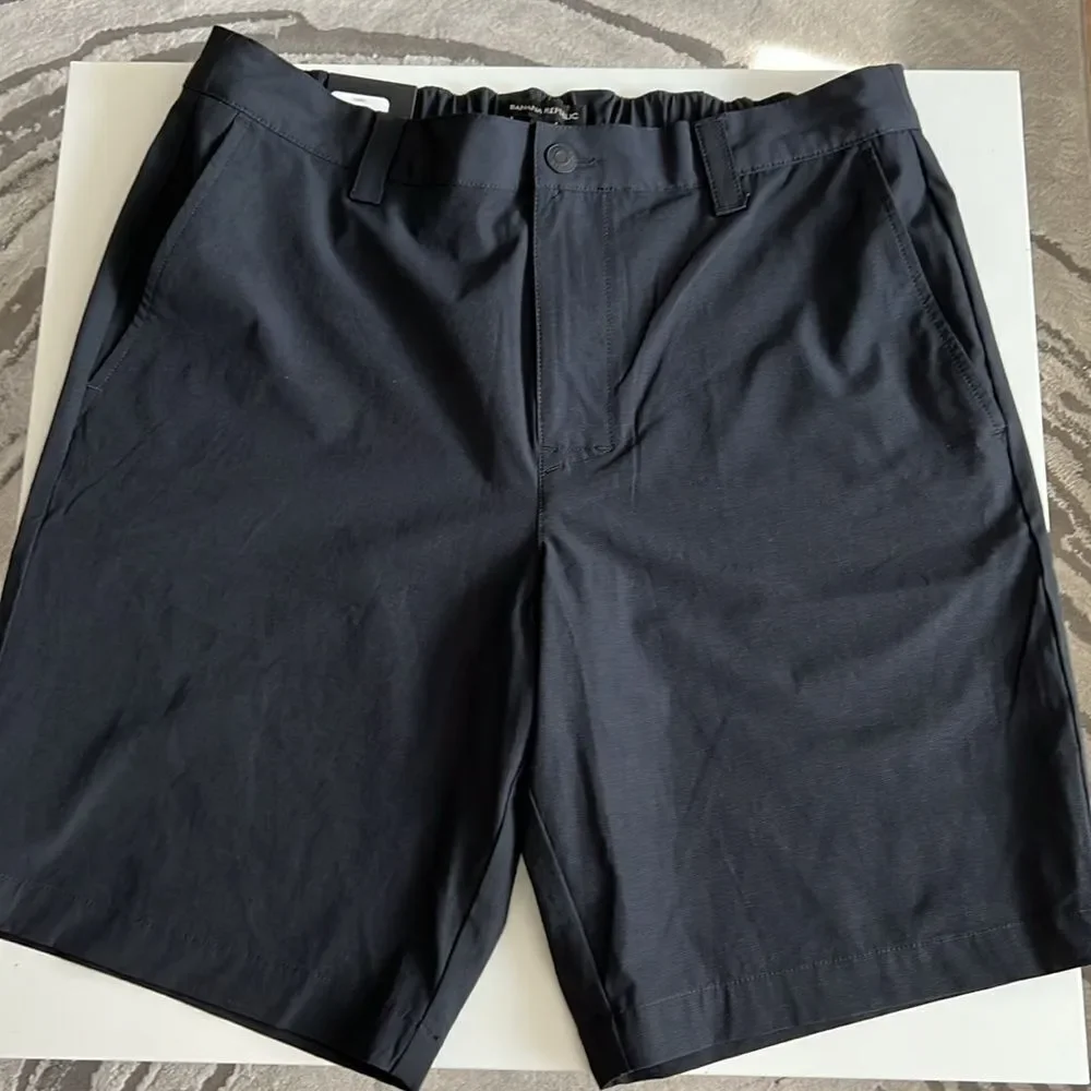 Banana Republic Comfort Flat Front Shorts Men's Size 30 / XS